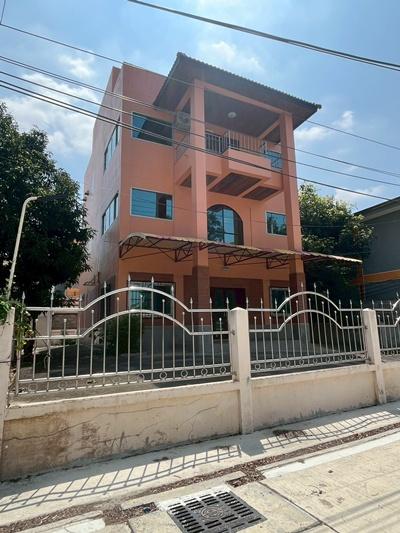 ขายโฮมออฟฟิศ 3 ชั้น 75 ตรว. ฟีนิกซ์ ปาร์ค ซอย 2 (ซ.ไอยรา 28) ต.คลองสอง อ.คลองหลวง จ.ปทุมธานี ราคา 6,800,000 บาท 1