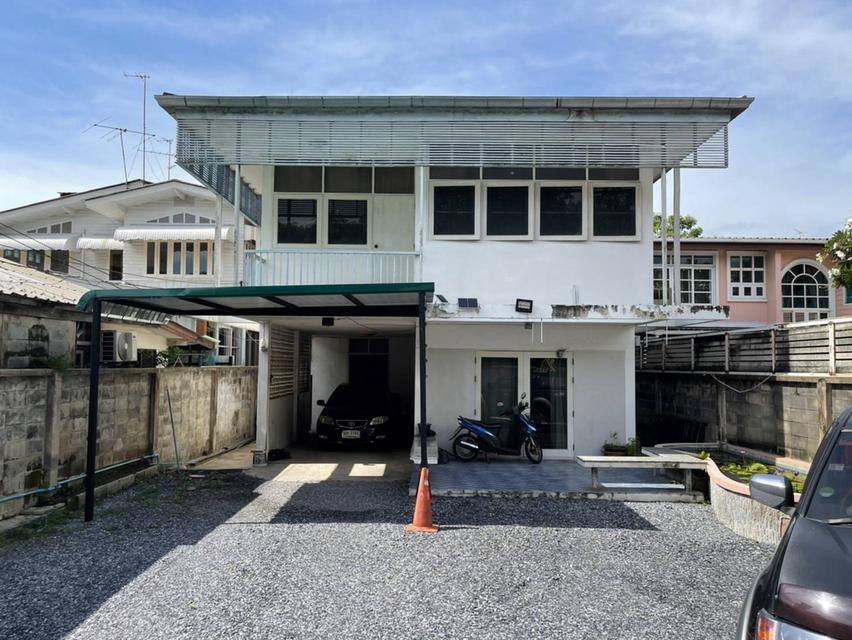 บ้านเดี่ยว 2 ชั้น 5 นอน 2 ห้องน้ำ 98 ตร.วา  1