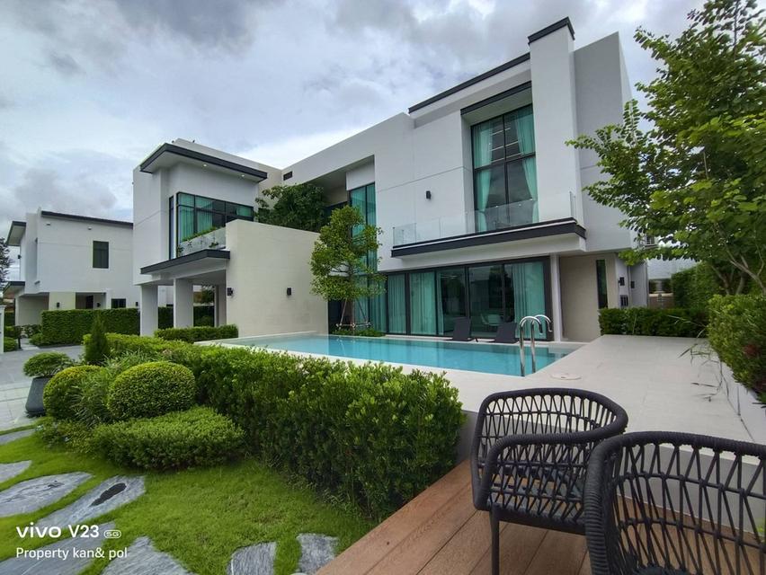 ขายบ้านเดี่ยวหรู Private Pool Villa บ้านใหญ่ 238 ตร.ว. พื้นที่ใช้สอยกว่า 720 ตร.ม. มาพร้อม 4 ห้องนอน* และที่จอดรถมากกว่า 6 คัน*  2