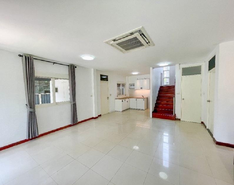 ให้เช่าบ้านเดี่ยว 2 ชั้น / Home Office หลังใหญ่ ซอยรามอินทรา เข้าซอยไม่ลึก ทำเลดีมาก / ปากซอยรถไฟฟ้า เดินได้ 5