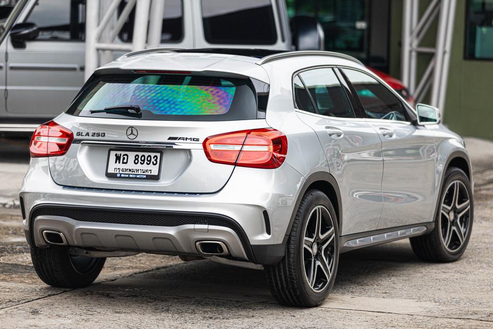 Mercedes-Benz Gla250 Amg Dynamic ปี 2016 สีเทา ราคาดีมาก รูปที่ 5