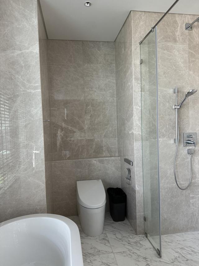 คอนโดมิเนียม Rare Item! ห้องมุมสุดหรูใจกลางหลังสวน | ดีลที่ดีที่สุดใน Sindhorn Residence ยูนิตหายาก พื้นที่กว้างขวาง ในราคาที่คุ้มค่าที่สุดในโครงการ 11