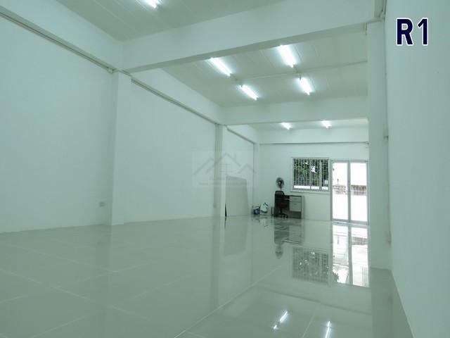 ให้เช่าพื้นที่ชั้น 1 ห้องโล่งเพดานสูง 72 ตร.ม. ซอยลาดพร้าว 43 ใกล้ถนนใหญ่ ไฟ 3 เฟส เหมาะเป็น Studio ห้องไลฟ์ขายของ พร้อม 5