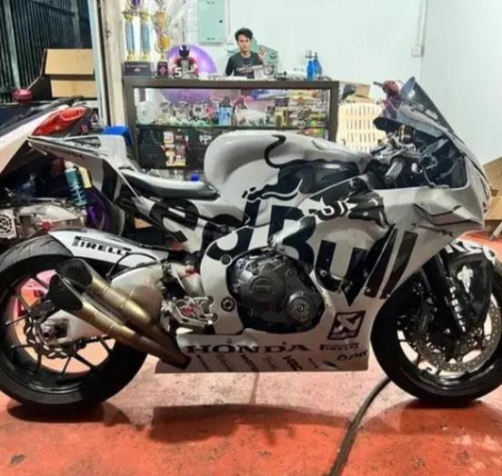 Honda CBR1000 3