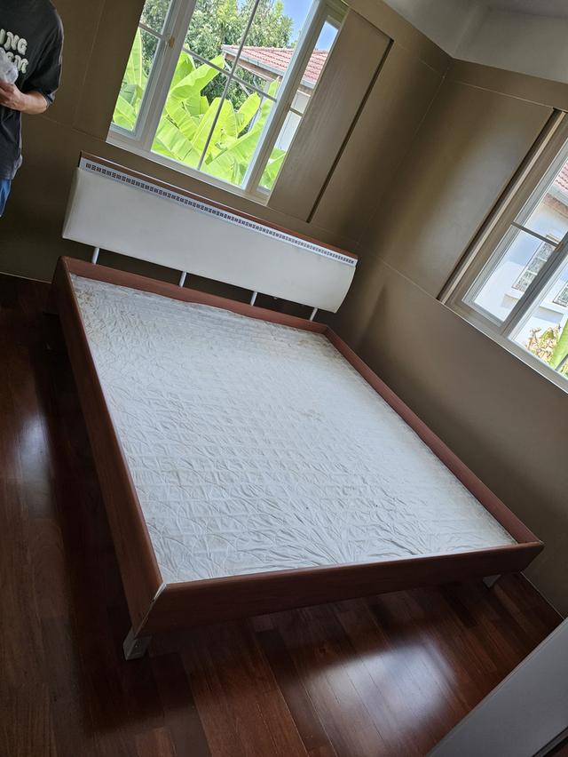 เตียงไม้ ขนาด 6 ฟุตพร้อมไม้อัดรองเตียง