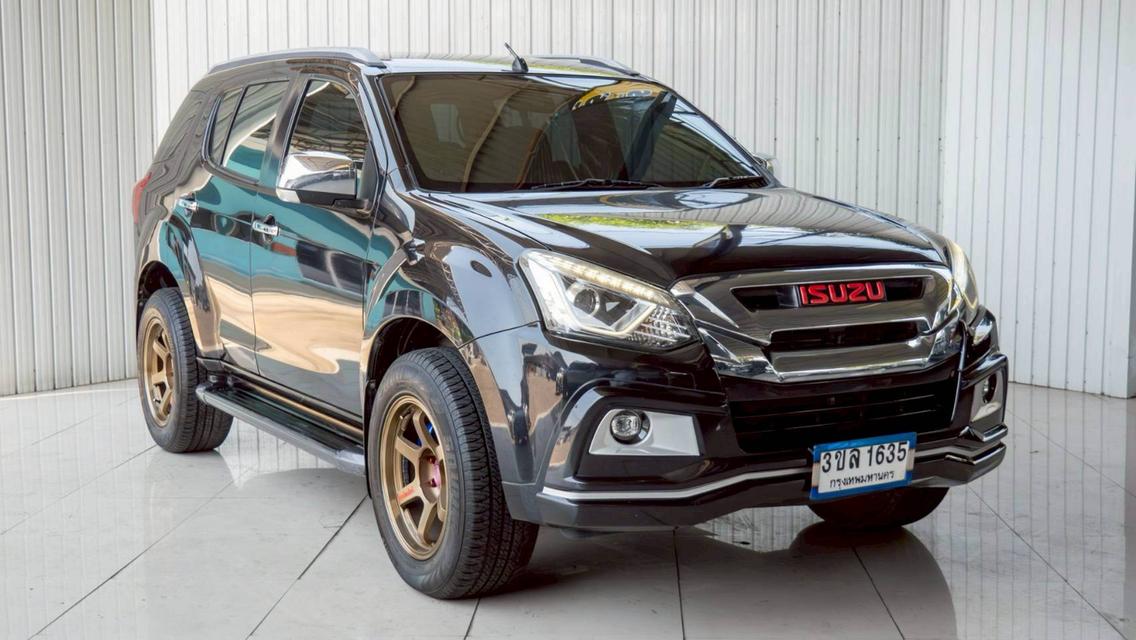 ISUZU MU-X 1.9 (CD) ปี 2017 สีดำ เกียร์ธรรมดา โฉม ปี13-20