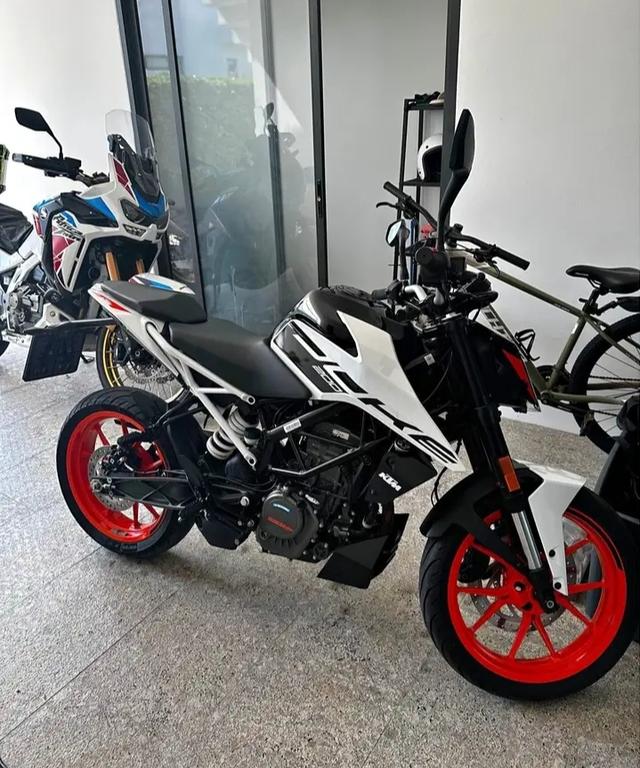 2022 KTM Duke