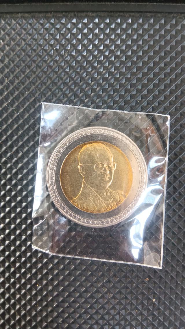 เหรียญ 10 บาท 2 สีที่ระลึกพระราชพิธีฉลองศิริราชสมบัติครบ 60 ปีวันที่ 9 มิถุนายน 2549