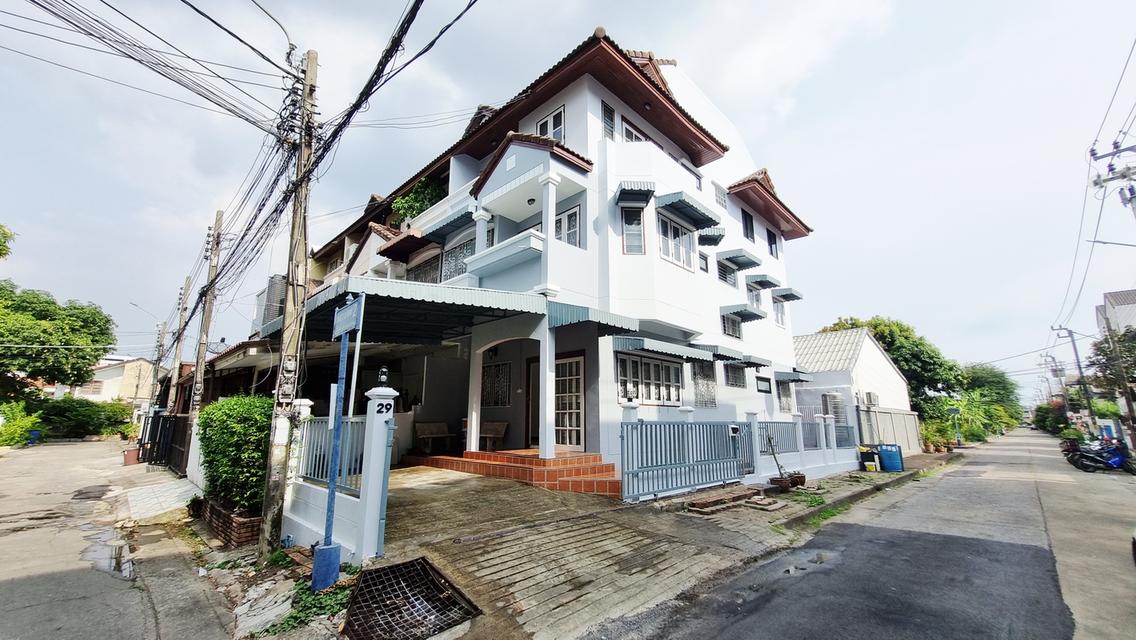 บ้านทาวน์เฮ้าส์ 3 ชั้น 1