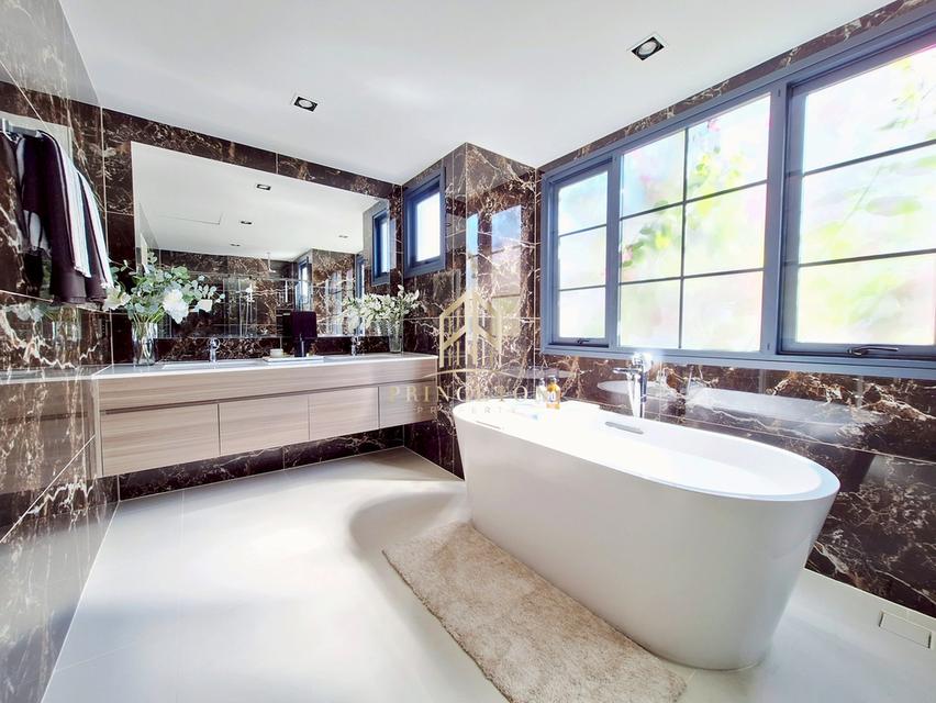 Luxury English-Style Detached House – The City Bangna 2 17