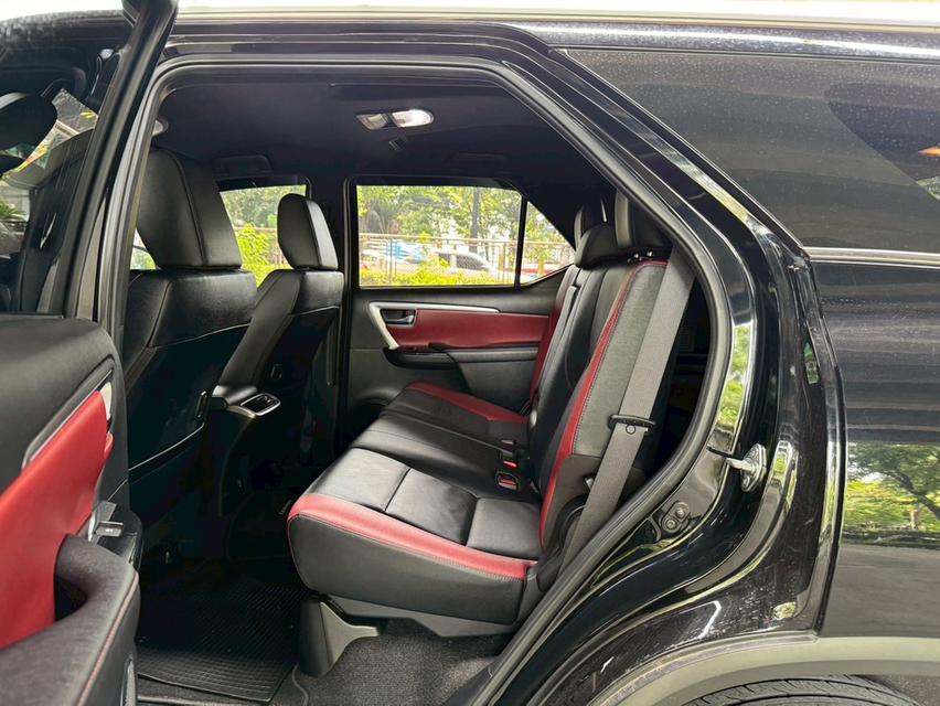 ขายรถ Toyota Fortuner Legender 2.4 2WD ปี 2022 สีดำ เกียร์ออโต้ 13