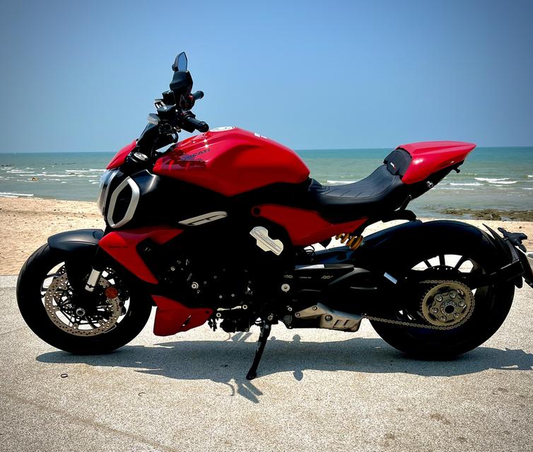 Ducati Diavel V4