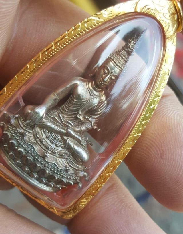 พระพุทธเลี่ยมทอง