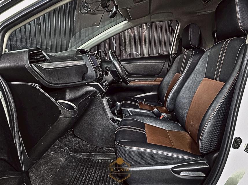 รถยนต์ toyota sienta 5