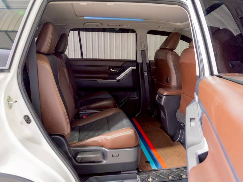 Toyota Innova Zenix 2.0 Hev Premium ปีจด 2024 15