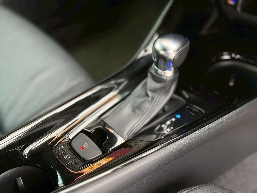 ปี 2018 TOYOTA CHR, 1.8 Mid คู่มือ/บุ๊คเซอร์วิสครบ 15