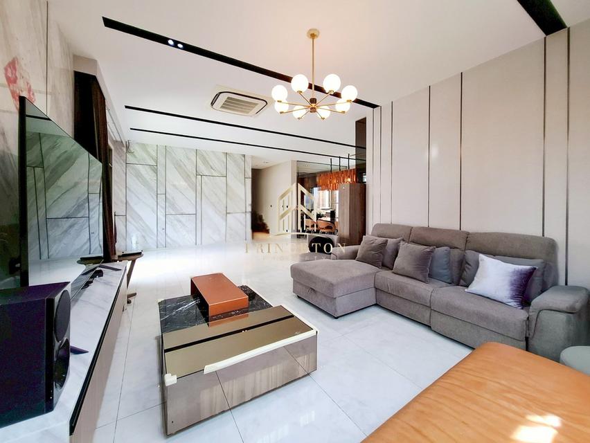 Grand Bangkok Boulevard Rama 9 A luxurious corner home located on New Krungthep Kreetha Road 5