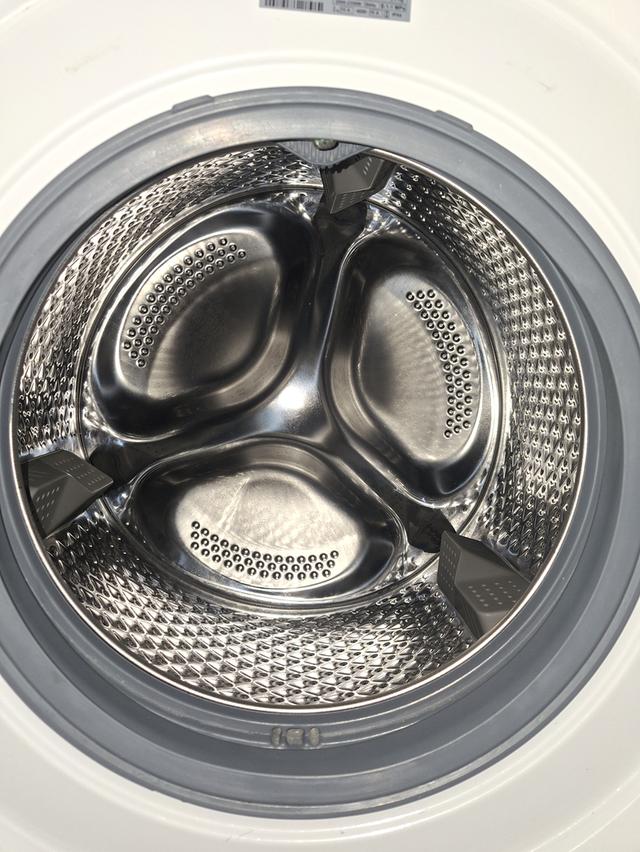 เครื่องซักผ้าพร้อมใช้งานได้ทุกระบบ  สามารถต่อ บลูทูธ มีกำลังรอบมอเตอร์สูง 1200rpm ซักได้สะอาด เครื่องเงียบกริ๊บ มีโปรแกรมซัก 17 ปรแกรม สินค้าอยู่ สุขุ 7