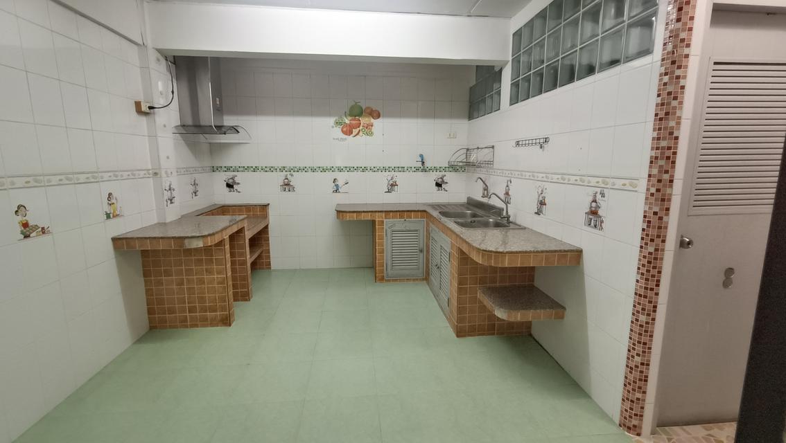 ทาวน์เฮ้าส์ 3 ชั้น 4 ห้องนอน 4 ห้องน้ำ 4