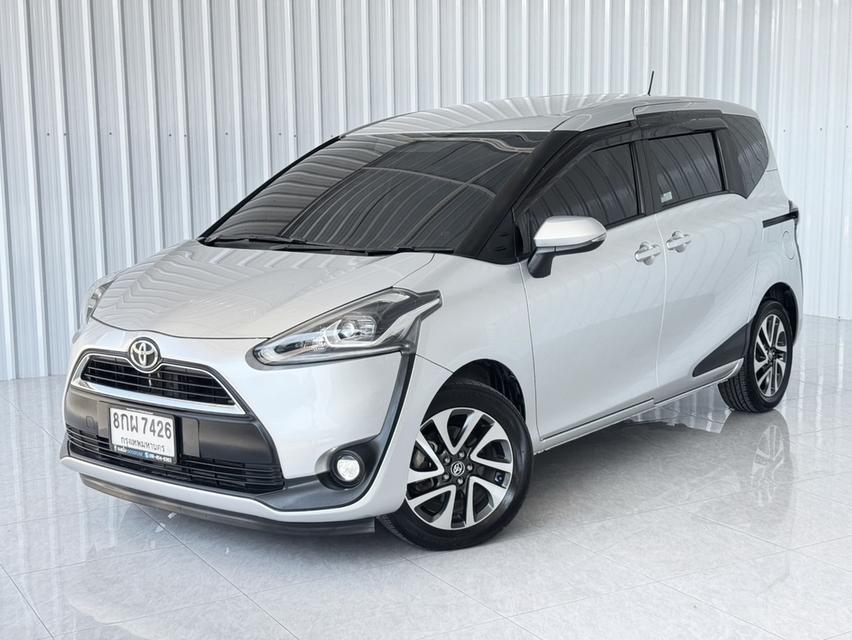 Toyota Sienta 1.5V เกียร์ออโต้ ปี19  2