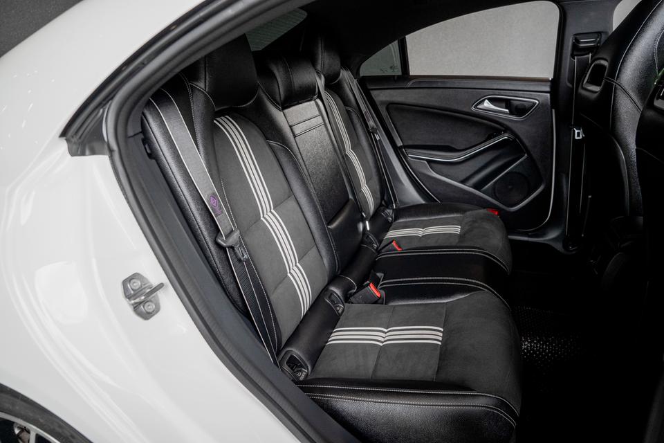 Mercedes-Benz CLA250 AMG White Art Edition ปี 2018 ⭐️เข้าใหม่! 𝐂𝐋𝐀𝟐𝟓𝟎 รุ่น𝐋𝐢𝐦𝐢𝐭𝐞𝐝 วิ่งน้อย 𝟖𝟑,𝐱𝐱𝐱 𝐤𝐦. 👀 6