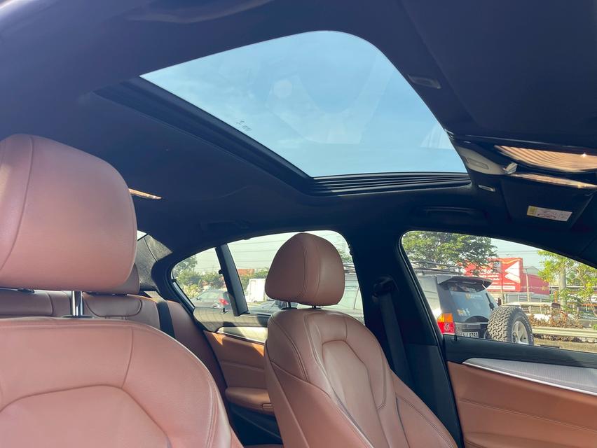 รหัสรถ KPV5632 2019 BMW 530e M-Sport 15