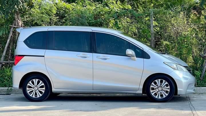 Honda Freed สีเทาสวย 4