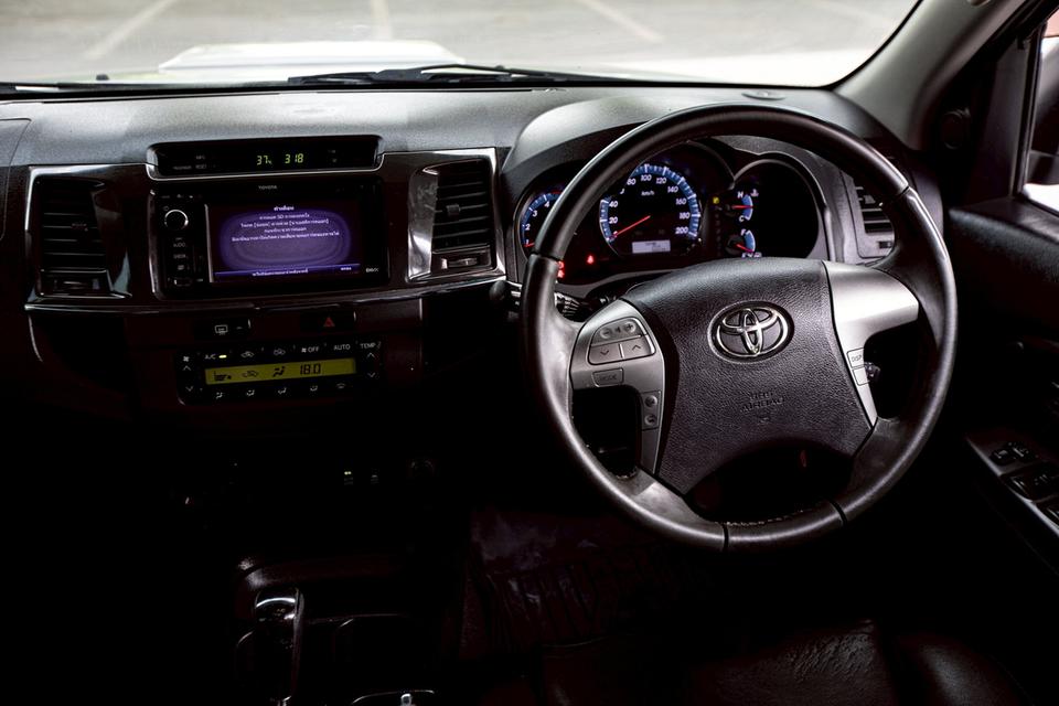 TOYOTA FORTUNER 3.0V ภายในดำ สีขาว ปี 2012 เกียร์ออโต้  15