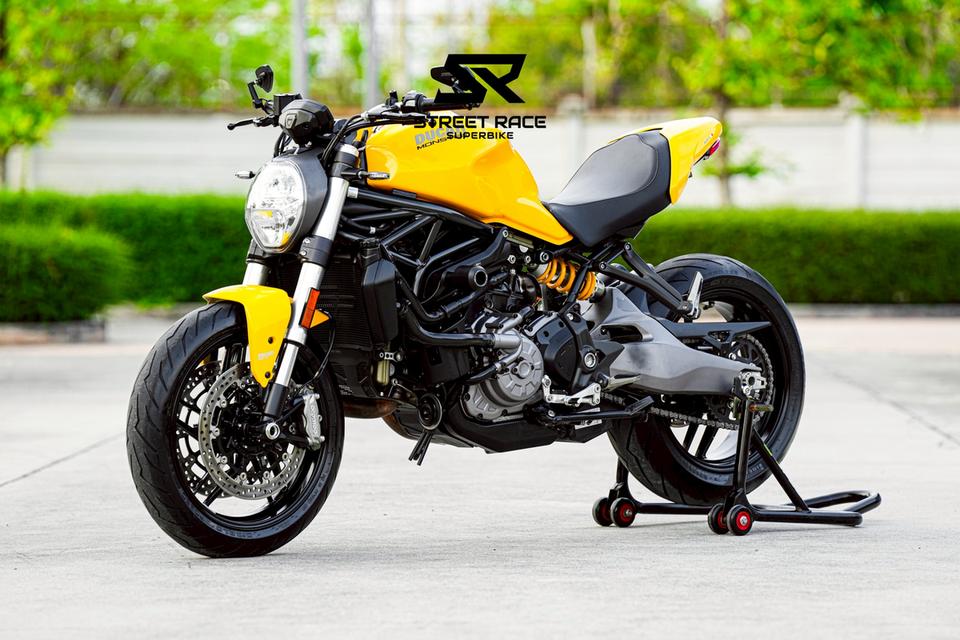 Monster821 | 2019 | Performance Yellow – Rare Factory Color! Immaculate condition with only 3,000 genuine km 💛