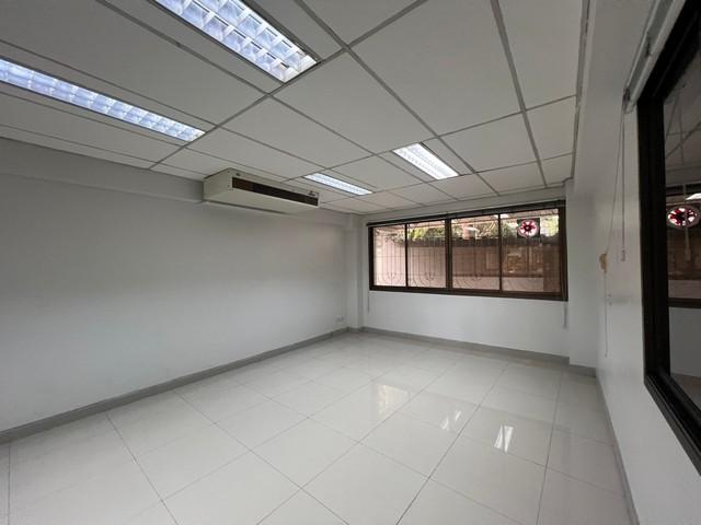รหัสC7774 ให้เช่าอาคารสำนักงาน 3ชั้น ริมถนนบรมราชชนนี เหมาะทำออฟฟิศและอื่นๆ 2