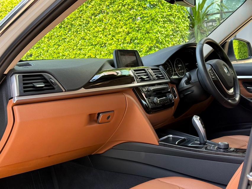 2017 BMW 320D LCI รถมือเดียวออกป้ายแดง รถวิ่งน้อย เข้าศูนย์ทุกระยะ รถไม่เคยมีอุบัติเหตุครับ 11