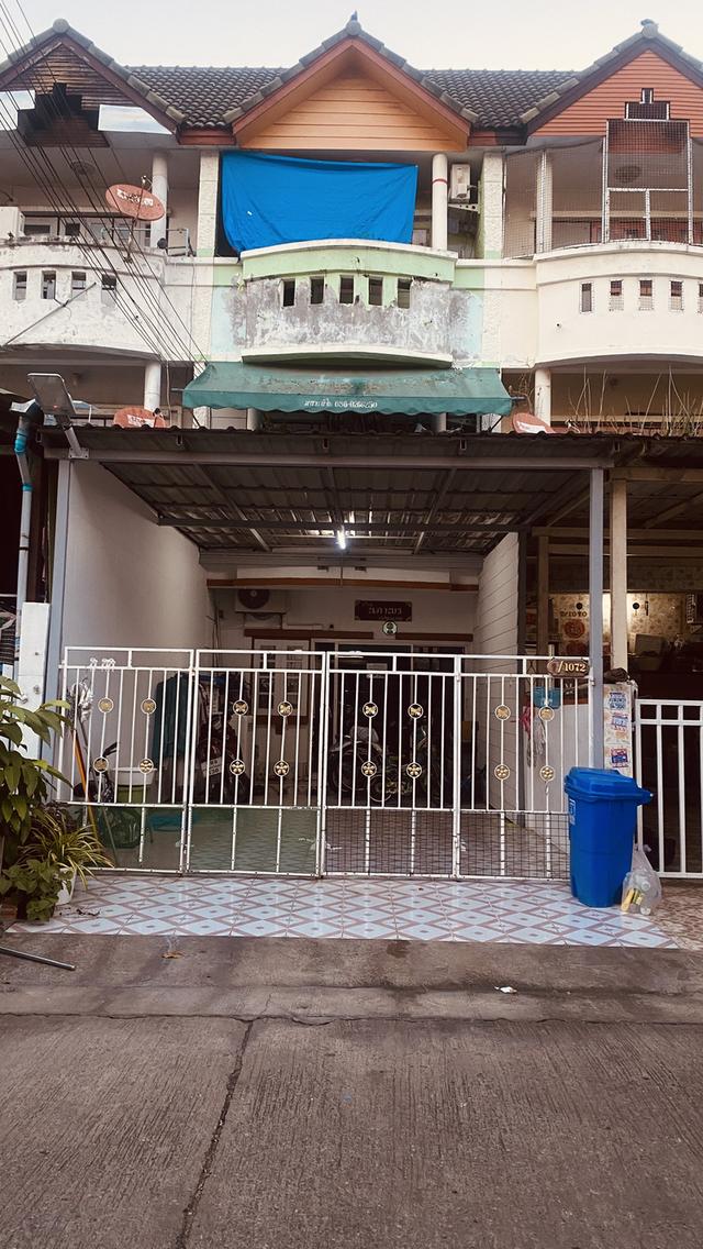 ทาวน์โฮม หมู่บ้านมโนรมย์ 4 ถนนเลียบคลองสอง 19 แขวงสามวาตะวันตก กรุงเทพมหานคร  เจ้าของขายเอง 21 ตรว. 7