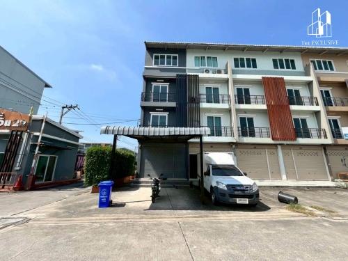 🏢 ขายอาคารพาณิชย์ "หลังมุม" รีโนเวทใหม่ | ม.ลภาวัน 22 บางใหญ่ โอกาสทอง! ราคาต่ำกว่าประเมิน — เครดิตดีมีเงินเหลือหลักแสน! 3