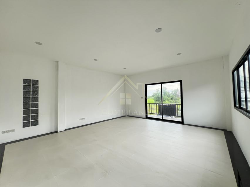 โกดัง พร้อมสำนักงาน 2 ชั้น ไทรน้อย นนทบุรี 4