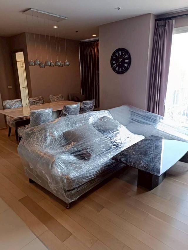 Sale / Rent​ Luxury condo HQ  Sukhumvit 55. Size : 100 square metres Floor : 30 2 bedrooms 2 bathrooms Fully furnished Sale with tenants 9