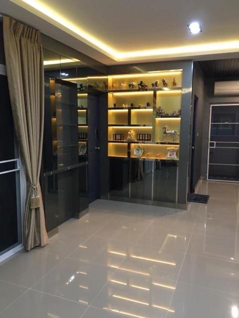 ขายบ้านเดี่ยว 3 ชั้น เนื้อที่ 75 ตร.วา หลังใหญ่แปลงมุม หมู่บ้าน Casa Grand สุขาภิบาล 5 บ้านตกแต่งเฟอร์นิเจอร์ครบพร้อมอยู่