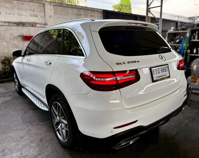 Benz GLC250 d AMG Dynamic ดีเซล สีขาว ปี 2019 รถบ้านมือเดียวป้ายแดง  ไม่เคยทำสี รูปที่ 4