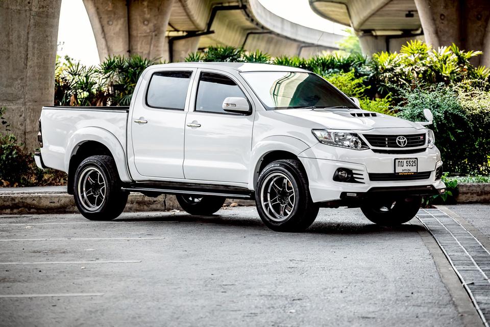 Toyota Vigo Champ Prerunner 3.0 TRD Double Cab ดีเซล เกียร์ Auto ปี 2014 สีขาว