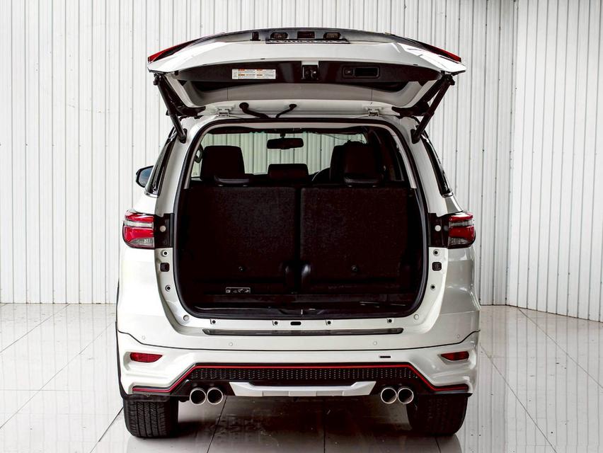 TOYOTA FORTUNER, 2.4 V 4WD LEADER ปี 2022  โฉม ปี15-ปัจจุบัน 8