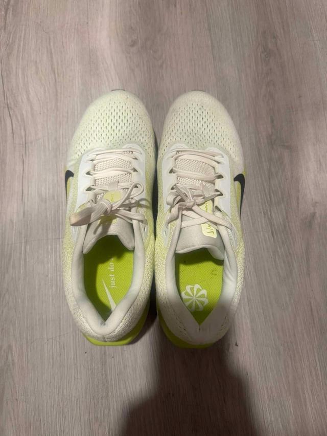 Nike running shoe US 10.5