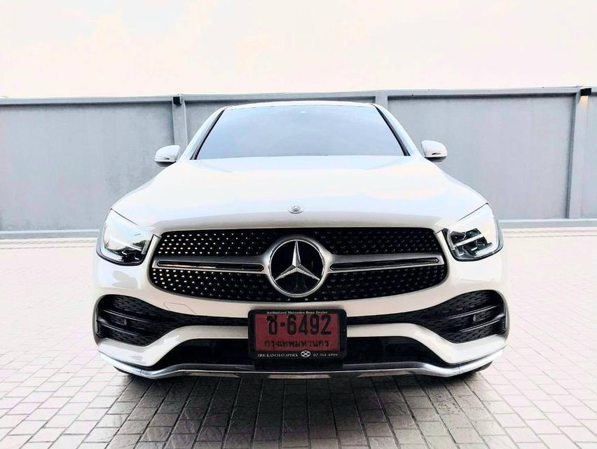 2023 Mercedes-Benz GLC 220d Coupe AMG | สีขาว เบาะแดง รูปที่ 9