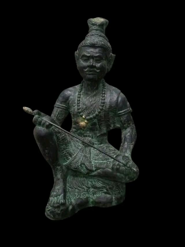 ปู่เข็มสักยันต์ขนาดใหญ่