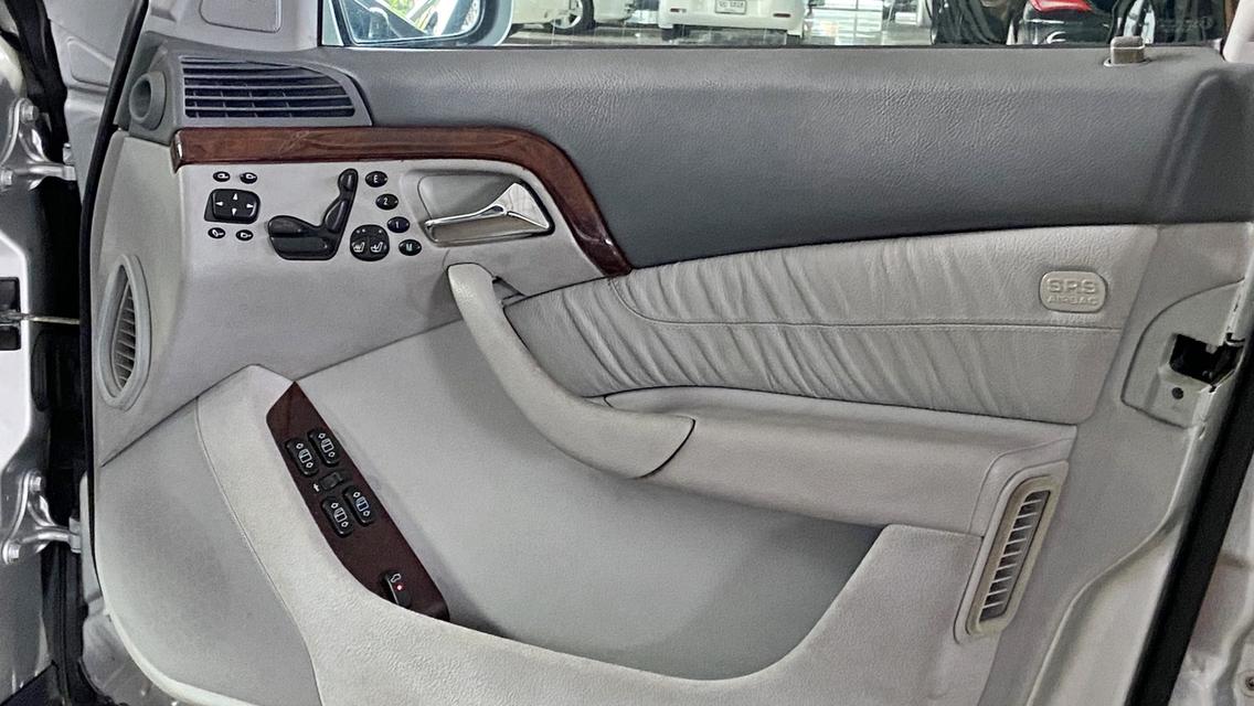 S-Class ของสะสมของหายาก Mercedes-Benz S320L W220 ปี 2000 รูปที่ 15