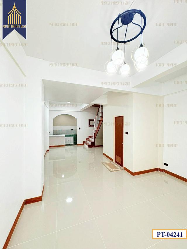 ขาย ทาวน์เฮาส์สวีทโฮมตกแต่งใหม่ราคาย่อมเยาว์ 3