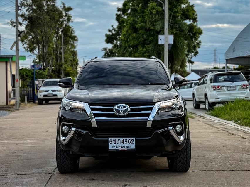 Toyota Fortuner 2.4V ปี16 2