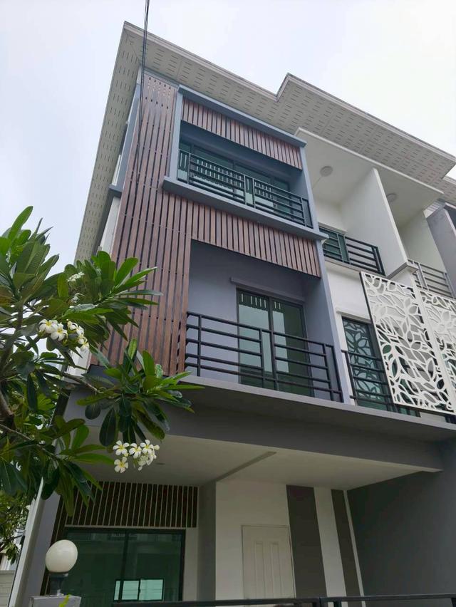 แอทไนซ์ วัชรพล 9 - ทาวน์โฮม 3 ชั้น พร้อมอยู่ ใกล้รถไฟฟ้า 8