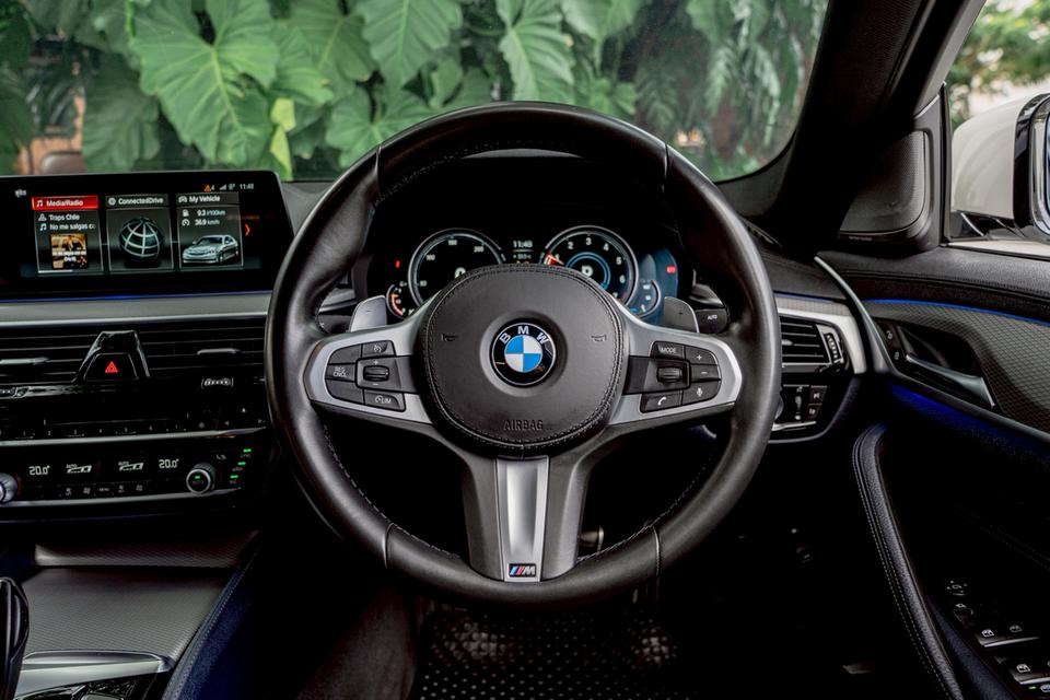 BMW 530e M Sport Plug-in Hybrid ปี 2017 📍เข้าใหม่วันนี้! 𝐁𝐌𝐖 𝟓𝟑𝟎𝐞 ตัวท็อป ผ่อนสบาย 20,xxx/เดือน❤️‍🔥 4