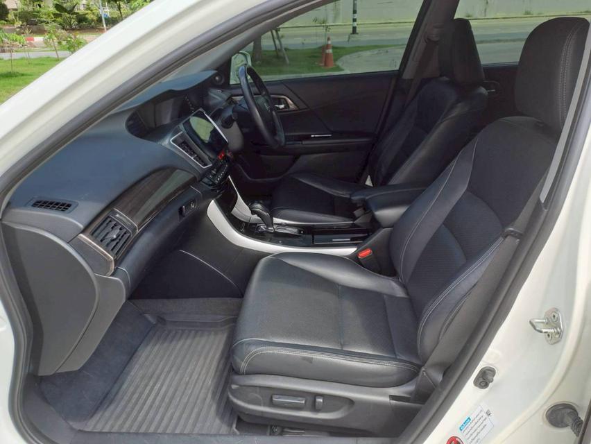 HONDA ACCORD 2.0 HYBRID ปี2016 สีขาว รถมือเดียวจากป้ายแดง เข้าศูนย์ตลอด 7