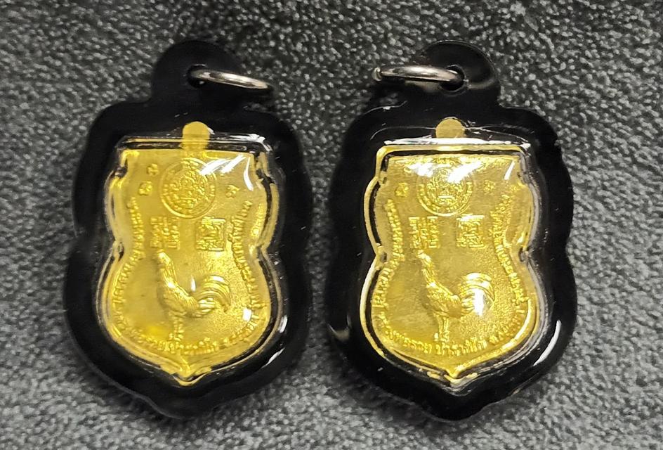 หลวงพ่อรวย รุ่น รวยมหาทรัพย์ ปี 63 เหรียญแจกทาน เลี่ยมเลเซอร์กันน้ำพร้อมห้อย➡️ รับ 2 องค์