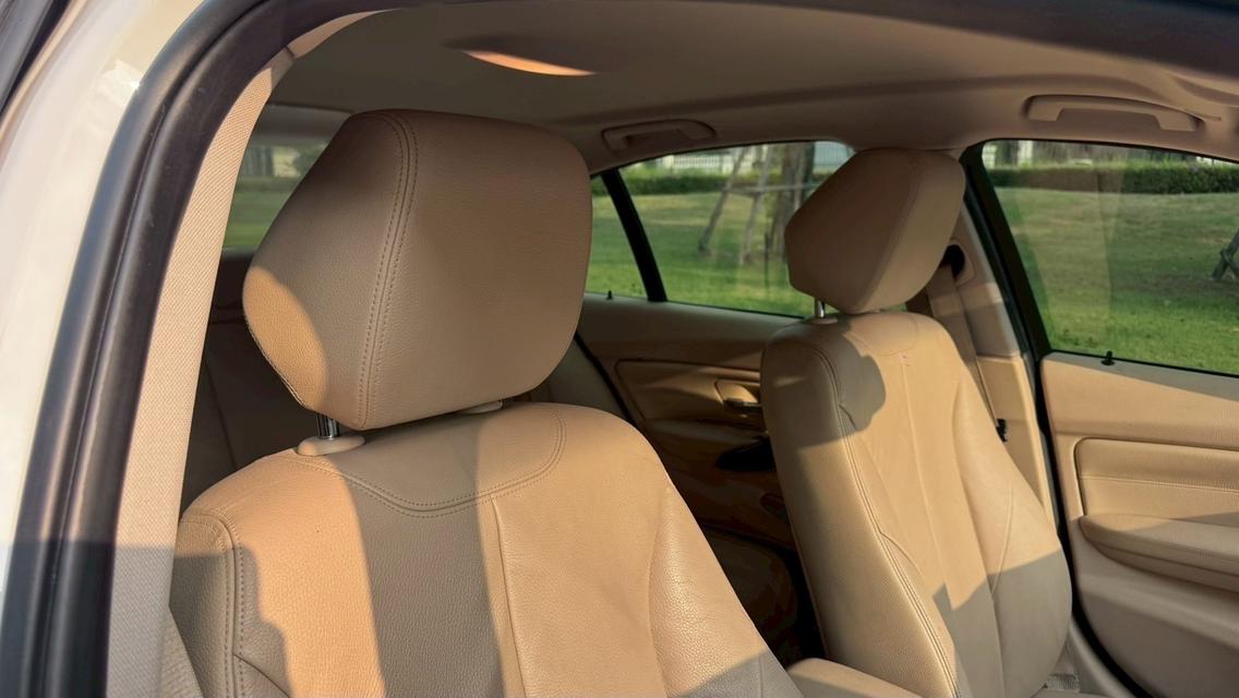 รหัสรถ TPV2742 🎊 BMW 320i ปี 2014 🎊 รูปที่ 9